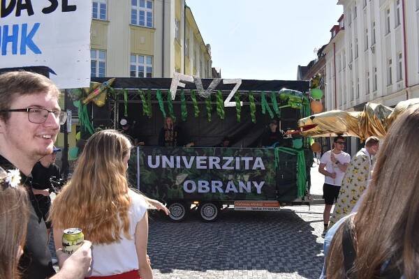 FOTO, VIDEO: Hradec patří studentům - Majáles rozsvítí dvě desítky kapel