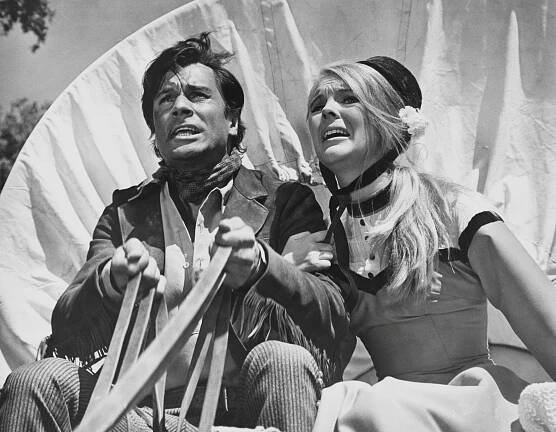 George Maharis, Janet Landgard - Land Raiders - Z filmu