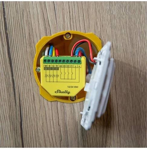 Shelly Plus RGBW, stmívač pro LED pásky, WiFi