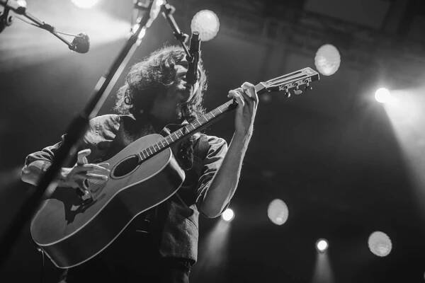 Hozier přinesl svůj hit Take Me to Church do vyprodaného Fora Karlín