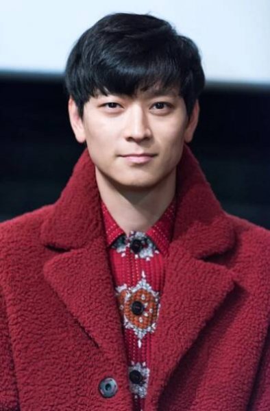 Gang Dong-Won - AsianWiki