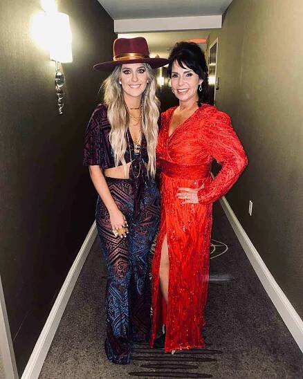 Lainey Wilson and her mom Michelle Wilson.