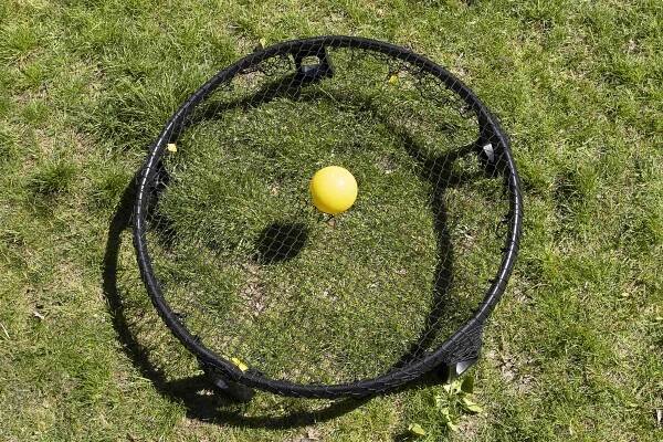 Sommertrend Roundnet: Spikeball & Co. im Check 26