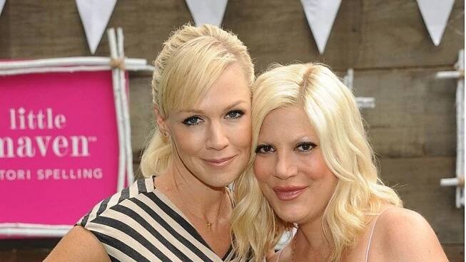 Tori Spelling a Jennie Garth z Beverly Hills 90210 si spolu znovu zahrají. Víme v čem - Super.cz