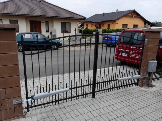 Pohony vrat - fotogalerie - PLOTY-BRÁNY-POHONY