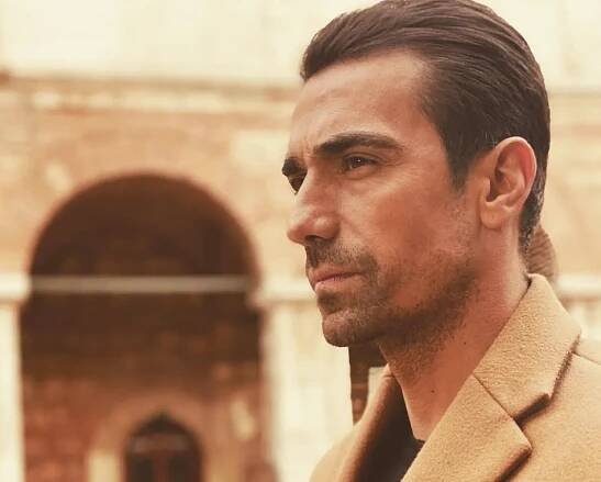 The Turkish actor Celikkol is starring as Hakan Gümüşoğlu in Bir Zamanlar Çukurova (Bitter Lands)