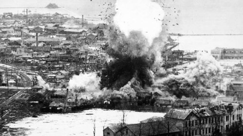 Během korejské války byly téměř nasazeny jaderné zbraně – Truman byl zdrženlivý. Eisenhower přesvědčivý