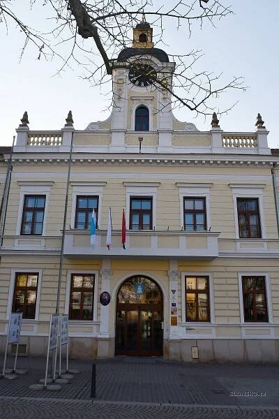 vlajky-radnice-80505-1799_800.jpg