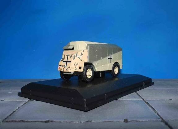 Dorchester ACV - Armoured Command Vehicle AEC , "MAX“ E. Rommel DAK Deutsches Afrikakorps.Oxford Military 76DOR004.