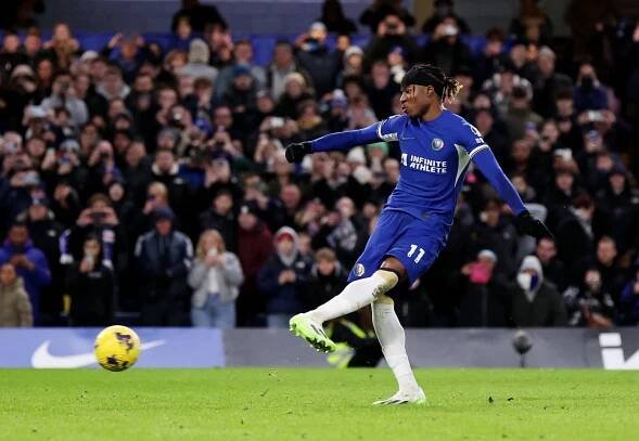 Chelsea zdolala v derby Crystal Palace 2:1, Manchester City vyhrál na hřišti Evertonu
