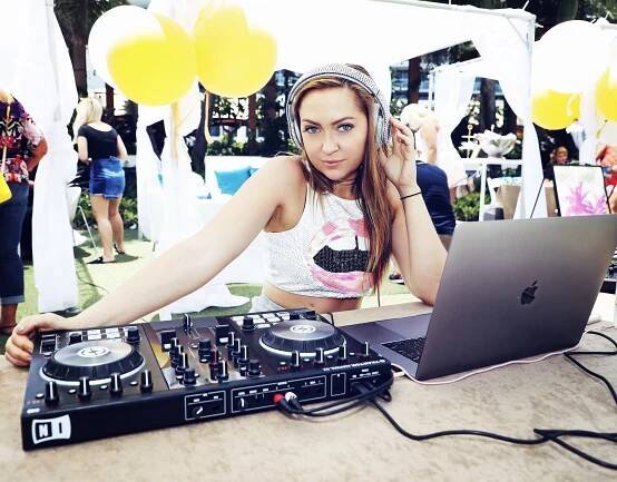 DJ BRANDI CYRUS — Style | Native