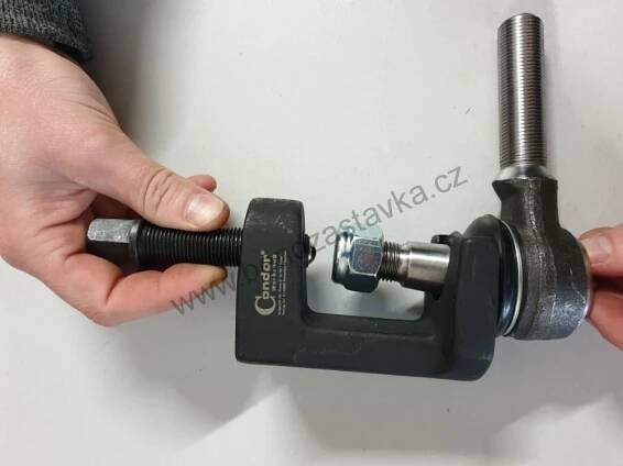 Stahovák čepu řízení do pr. 23 mm - Zetor