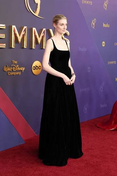Elizabeth Debecki Channeled Princess Diana in Her Black Emmys Gown