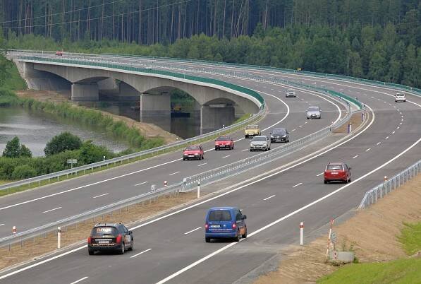 Německo plánuje zpoplatnění dálnic pro české řidiče! Platit budeme asi od roku 2015