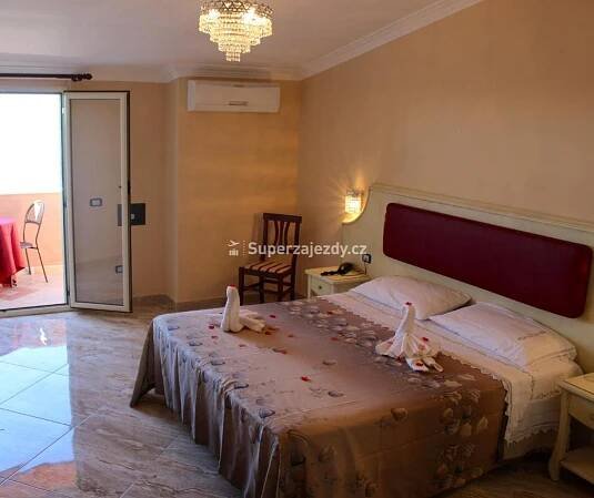 Postel nebo postele na pokoji v ubytování Hotel Terrazzo Sul Mare