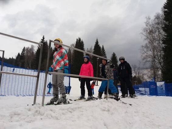 Hurá na sjezdovku aneb lyžák – den KOMPLIKOVANÝ – Základní škola a Mateřská škola Jindřichov, okres Bruntál