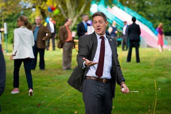 Paní ministryně - Valor - Z filmu - Kevin Rahm