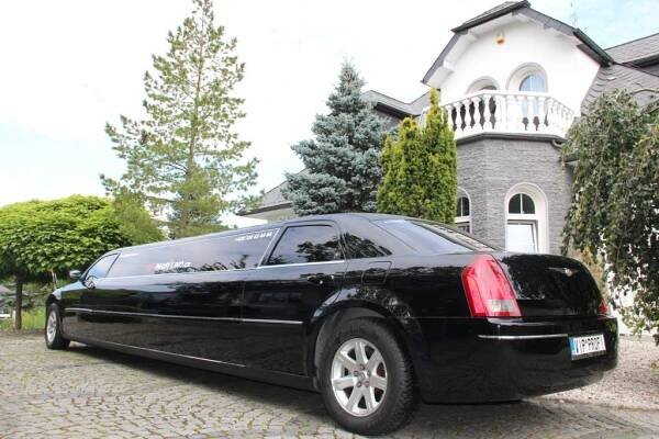 VIP LIMUZÍNY | Odvoz na maturitní ples | Katalog firem | Maturitní plesy Maturak.cz