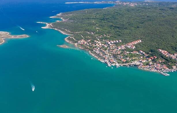 Apartments and holiday homes in the Soline Bay- Island  of Krk - Paralela tours, Paralela Tours Dobrinj