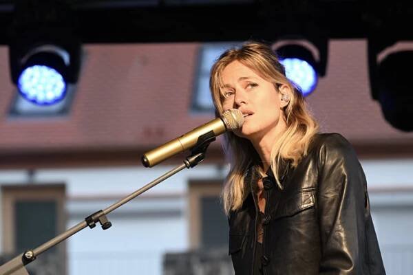 FOTO: Emma Smetana. – stránka 9