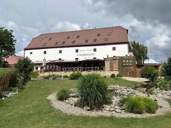 KRČMA A HOTEL U CÍSAŘSKÉ CESTY (Restaurace a pohostinství) REZERVACE • Mapy.com
