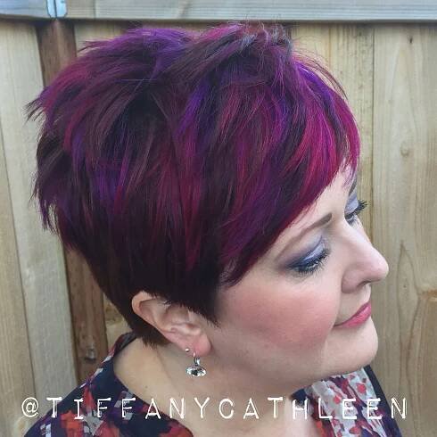 Unbelievable pixie cut with magenta and violet balayage highlights my pict for short hair color dye trend Barevné Vlasy, Krátké Účesy, Účesy