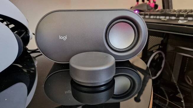 A Logitech Z407 review image showing the right satellite speaker with the control puck