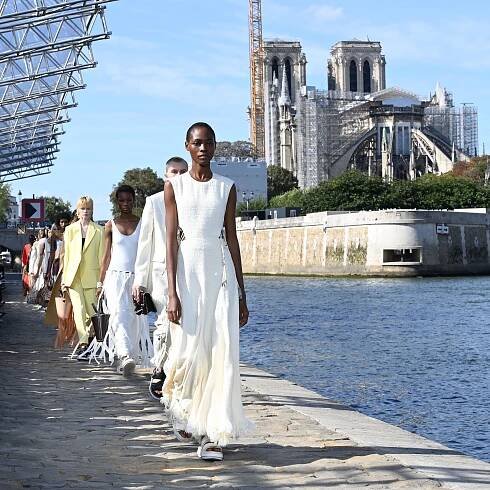 Chloé repousse les limites de la mode éco-responsable lors de son défilé à Paris