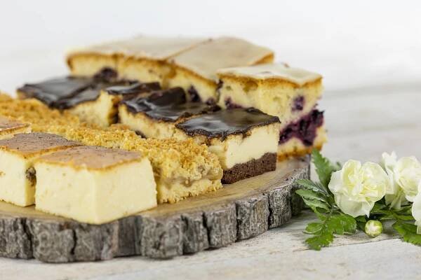 domácí dorty Cukrárna Jacek Placek je synonymem chuti domácích dortů z přírodních produktů. jablečný koláč, tvarohový koláč, izaura, jogurtový dort s rybízem, Tri-City, řezané dorty, rozvoz domů, rozvoz 
