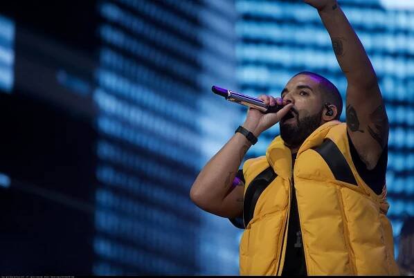 Drake Performs Solo at O2 Arena in London
