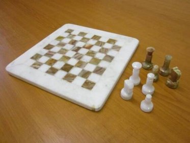 �šachy kamenné