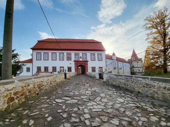 Obr. 17 Sanace mostu v historickém areálu zámku