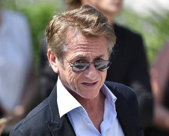 Hollywood a povinné očkování: Sean Penn ho vyžaduje po všech, Netflix po vybraných