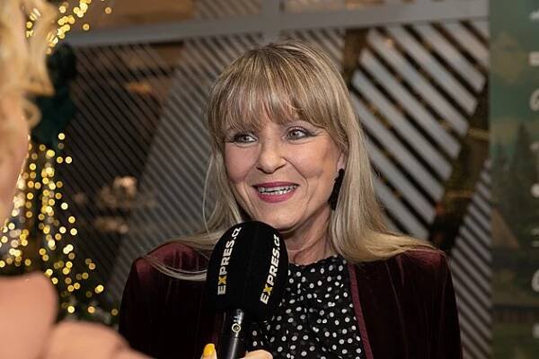 Proč byla svatba Polívkové pouze s tatínkem Bolkem? Maminka Evelyna ani macecha Chantal nedorazily - Expres.cz