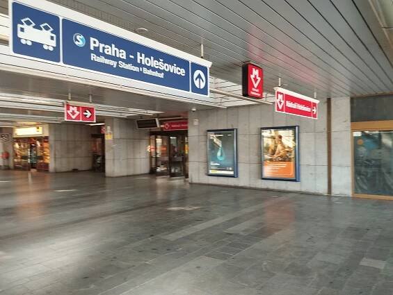 Fotogaléria • Nádraží Holešovice E8 ♿ (Zastávka električky, autobusu, stanica metra C) • Mapy.com
