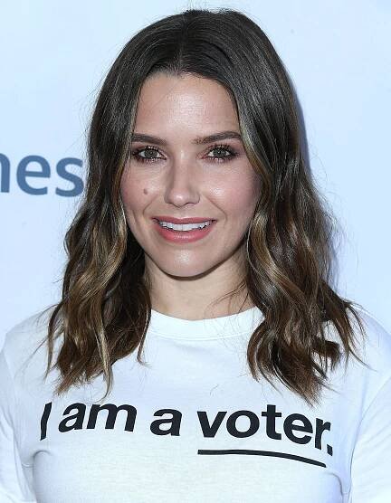 hófehér szimbólum különbséget tesz sophia bush short hair A miénk pénz ...
