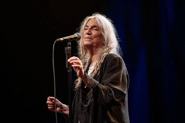 Neobyčejně krásný koncert. Patti Smith četla poezii, vzpomněla na Deppa i Krále