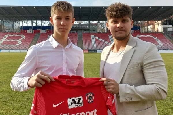 Pro fotbal dělá maximum. Je to lepší hráč, než jsem byl já, chválí Švancara svého syna