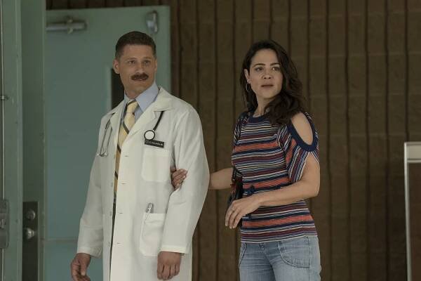 Matt Lauria, Camille Guaty - Duster - Jsi mi k ničemu - Z filmu