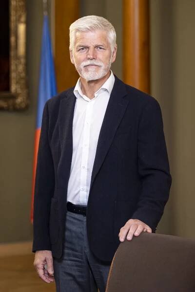 Exministr Zaorálek vyčetl prezidentu Pavlovi ochranku na festivalu. On sám létal do práce vrtulníkem. Za 200 tisíc