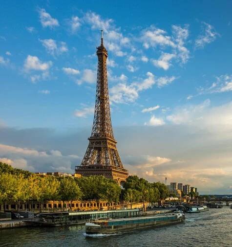Eiffel tower in Paris with blue skies