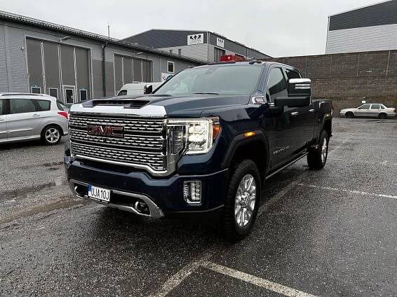 GMC Sierra 2500HD Denali 6.6L Duramax V8 4WD
