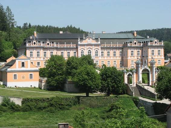 Podívejte se do českého Versailles v Nových Hradech
