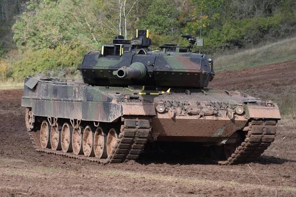 Tank Leopard 2 A6 při cvičení německé... | iROZHLAS - spolehlivé zprávy