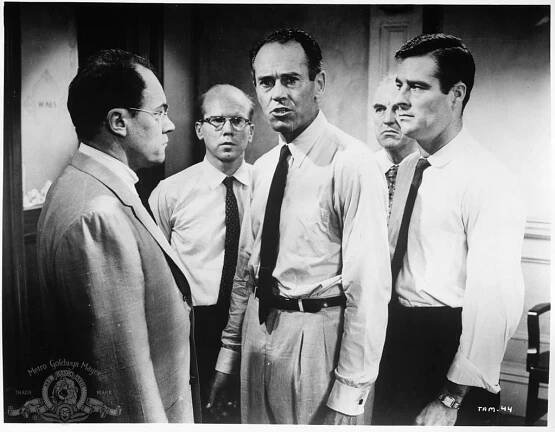 Henry Fonda, Ed Begley, John Fiedler, E.G. Marshall, and Robert Webber in Dvanáct rozhněvaných mužů (1957)