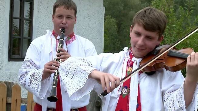 MANŽELÉ OSIČKOVI - Slunko nízko večer blízko