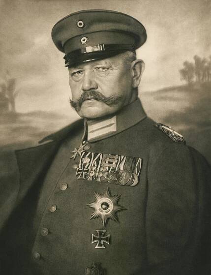 File:Paul von Hindenburg (1914) von Nicola Perscheid (cropped).jpg - Wikimedia Commons