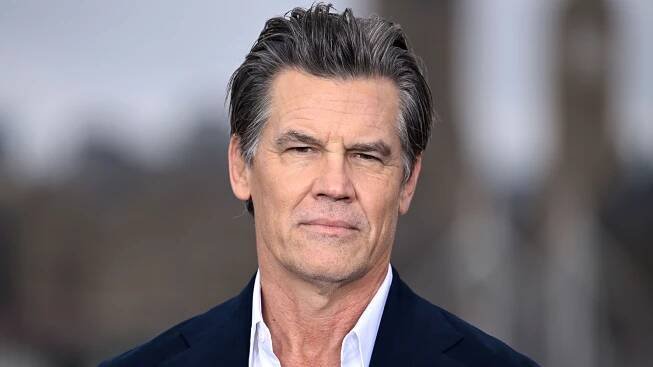 Josh Brolin's kitchen doesn't have upper cabinets – instead, he saves space using the decorative...