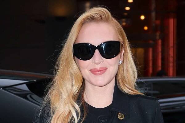 Lindsay Lohan's Plunging LBD Was a Masterclass in Winter Party Wear