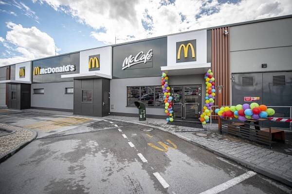 McDonald ́s v Havířově otevřel, podívejte se! Na hamburger přijel i Miloš Holaň